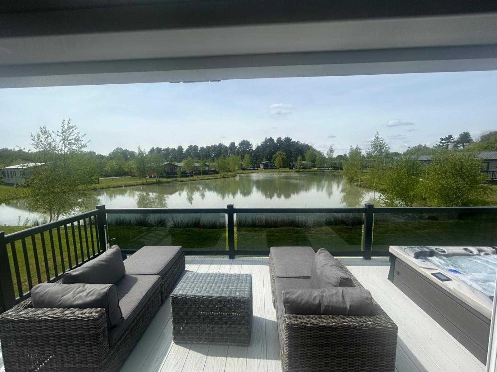 Hotchkin Lodge Woodhall Spa Exterior photo